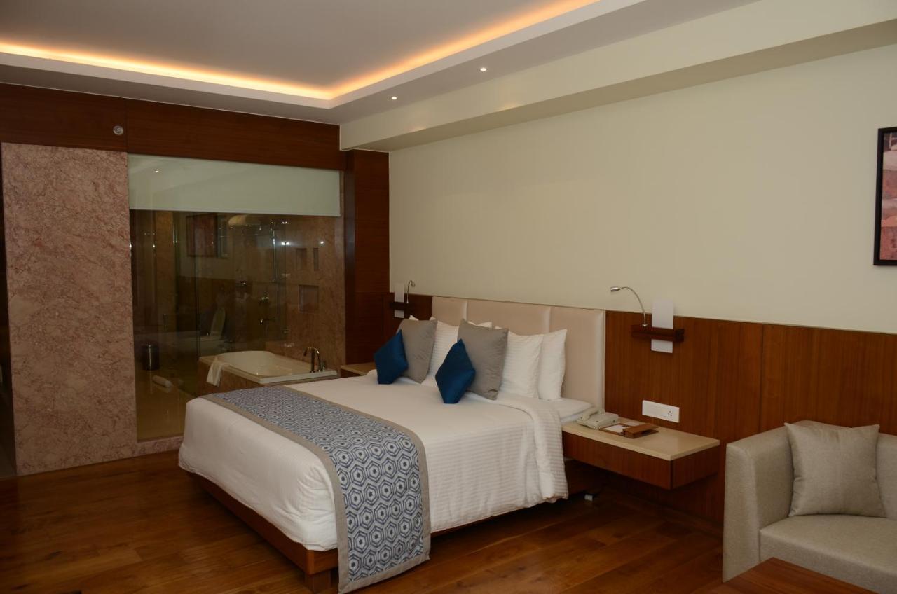 Viraj Sarovar Portico Džammú Exteriér fotografie
