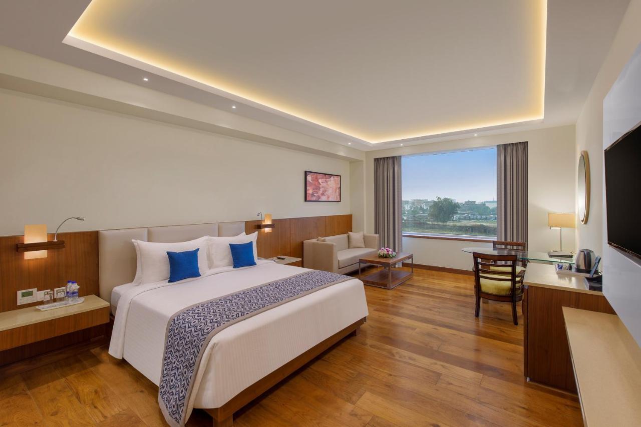 Viraj Sarovar Portico Džammú Exteriér fotografie