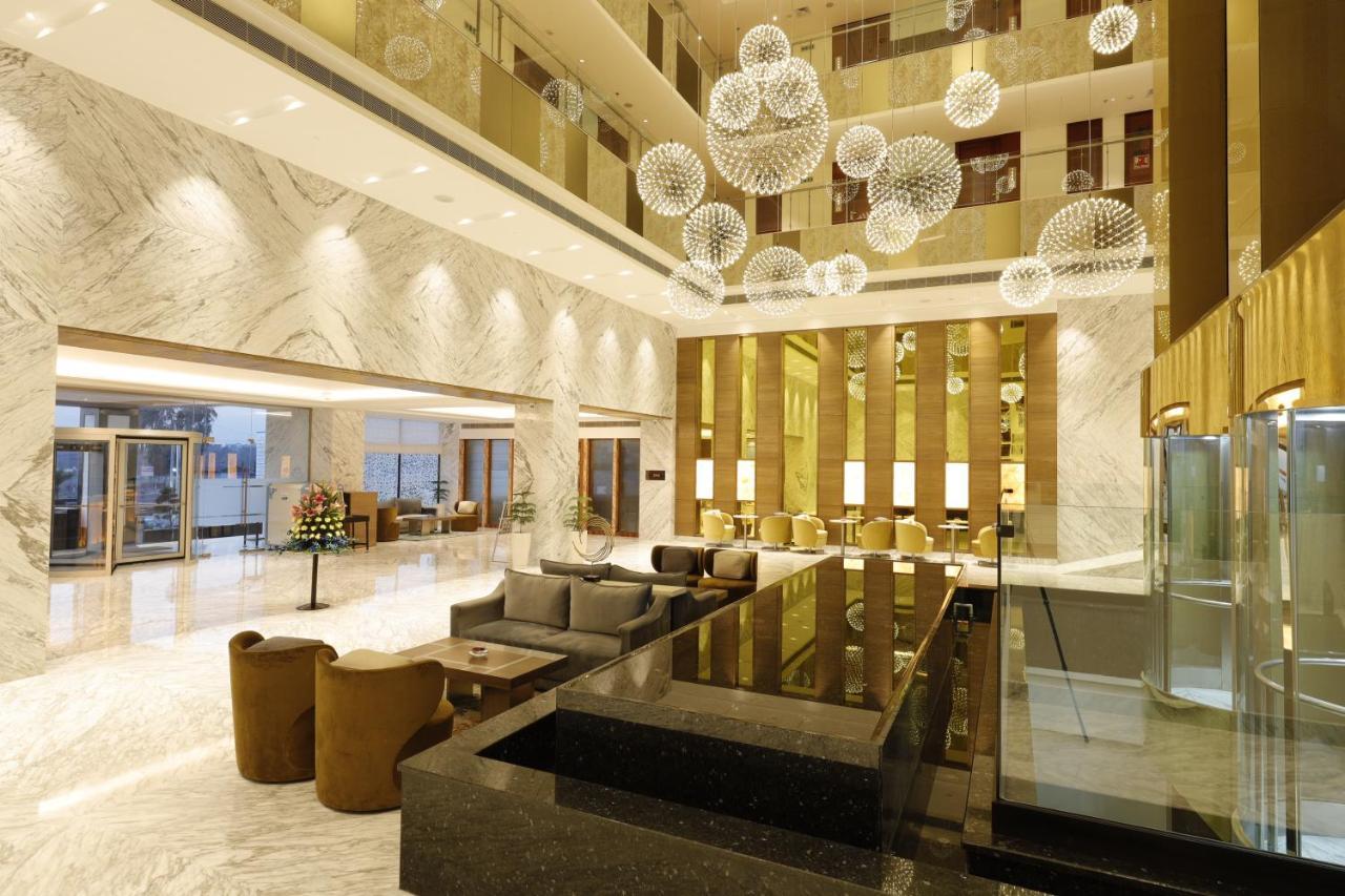 Viraj Sarovar Portico Džammú Exteriér fotografie